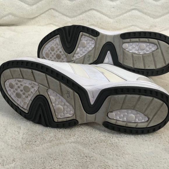 Nike shoes - Picture 4 of 5